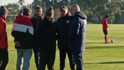 Encuentro entre Tevez y Grindetti en entrenamiento de Independiente