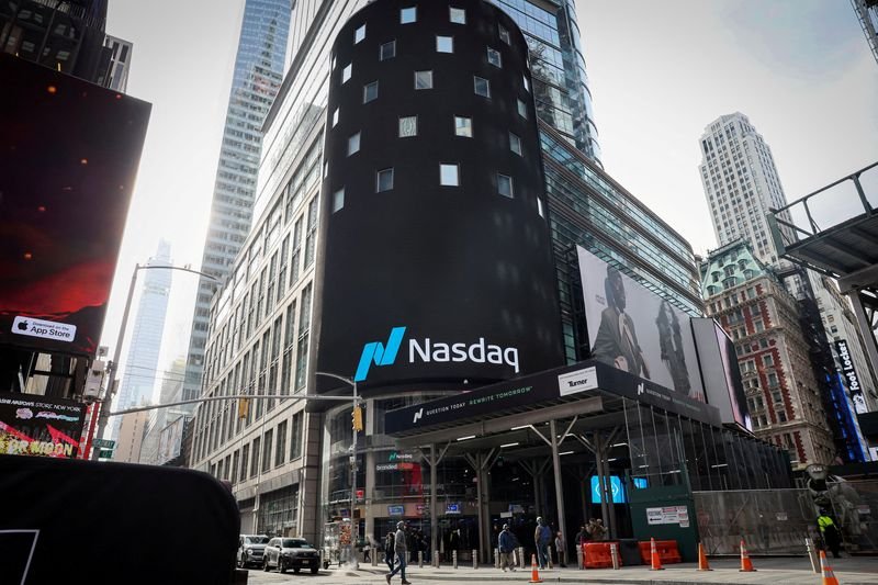 noticiaspuertosantacruz.com.ar - Imagen extraida de: https://finance.yahoo.com/news/nasdaq-falls-10-record-high-133654193.html