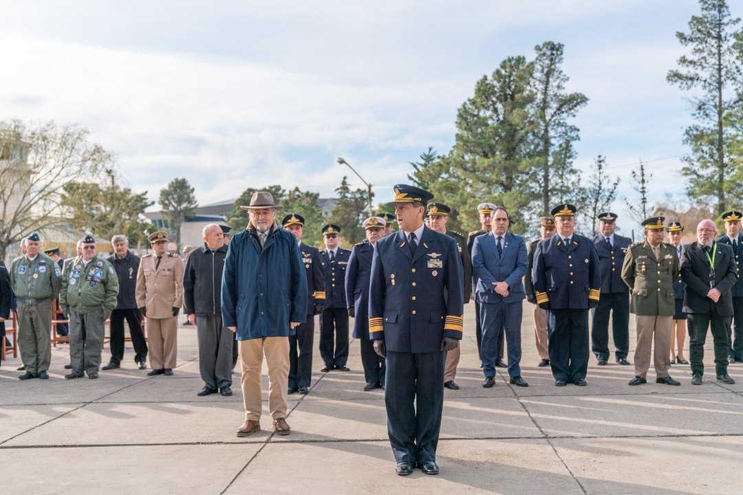 noticiaspuertosantacruz.com.ar - Imagen extraida de: https://adnsur.com.ar/sociedad/comodoro-rivadavia-rindio-homenaje-a-la-fuerza-aerea-argentina-en-su-112--aniversario_a66b79ae1e4b736c98969cd90