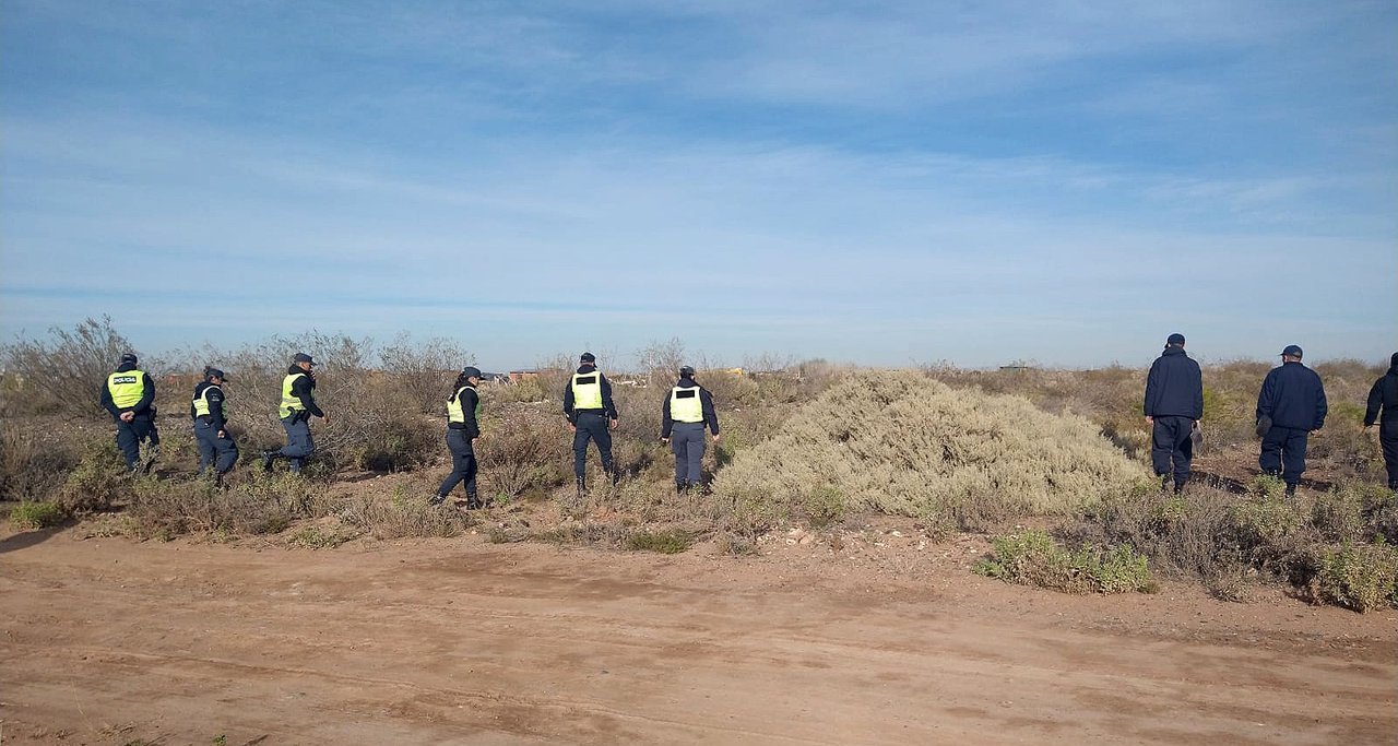 noticiaspuertosantacruz.com.ar - Imagen extraida de: https://adnsur.com.ar/policiales---judiciales/busqueda-de-luciana-munoz--investigan-el-hallazgo-de-sangre-humana-en-una-casa_a66c9d021a9b6df76da8f0610