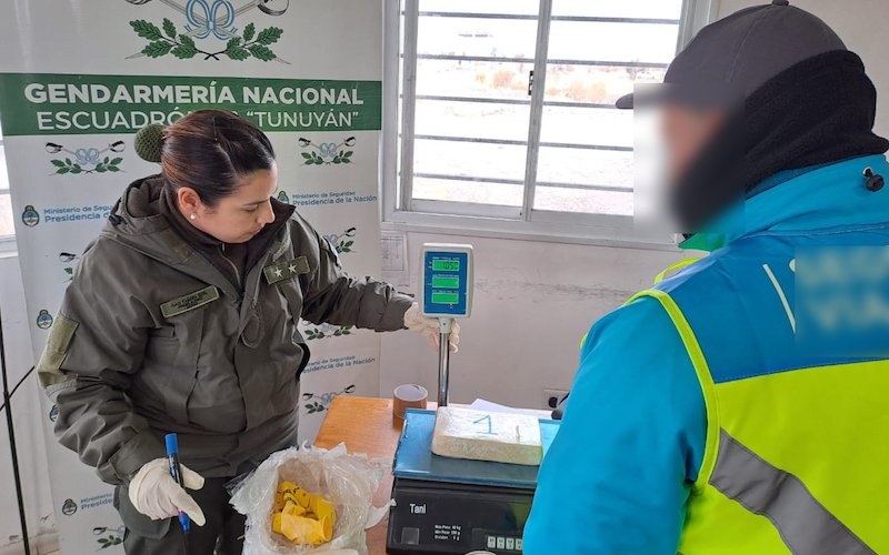 noticiaspuertosantacruz.com.ar - Imagen extraida de: https://www.elcaletense.net/detalle/32674/Detenido-por-transportar-más-de-2-kilos-de-cocaína-con-destino-final-a-Caleta-Olivia