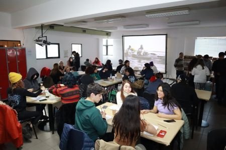 noticiaspuertosantacruz.com.ar - Imagen extraida de: https://noticias.santacruz.gob.ar/gestion/ministerio-de-gobierno/cultura/item/30969-se-realizo-la-primera-edicion-del-evento-cafecito-de-mar