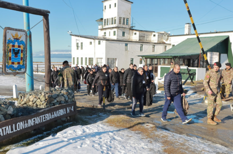 noticiaspuertosantacruz.com.ar - Imagen extraida de: https://elrompehielos.com.ar/inicio-el-periodo-selectivo-preliminar-para-marineros-tropa-voluntaria-en-ushuaia