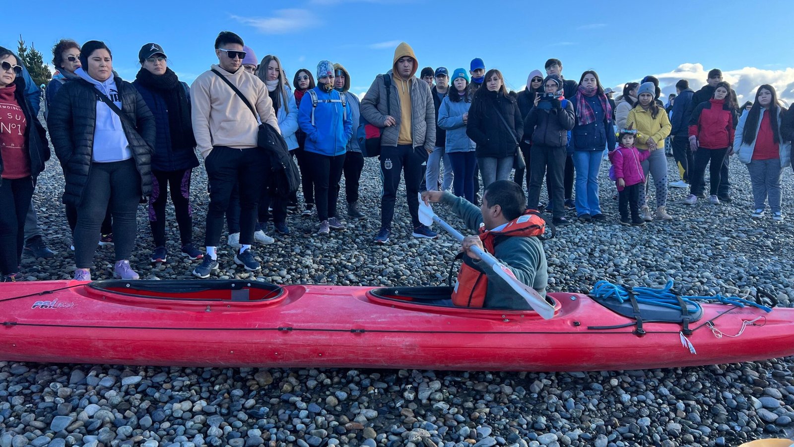 noticiaspuertosantacruz.com.ar - Imagen extraida de: https://www.riogallegos.gob.ar/noticias/el-sabado-mas-de-40-personas-disfrutaron-de-paseos-en-kayak-y-avistaje-de-aves/