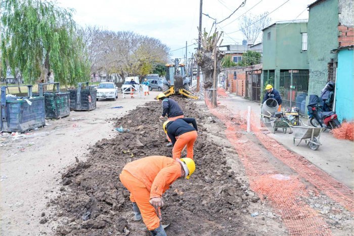 noticiaspuertosantacruz.com.ar - Imagen extraida de: https://elconstructor.com/avanza-la-megaobra-de-agua-y-cloaca-en-villa-itati-en-quilmes/