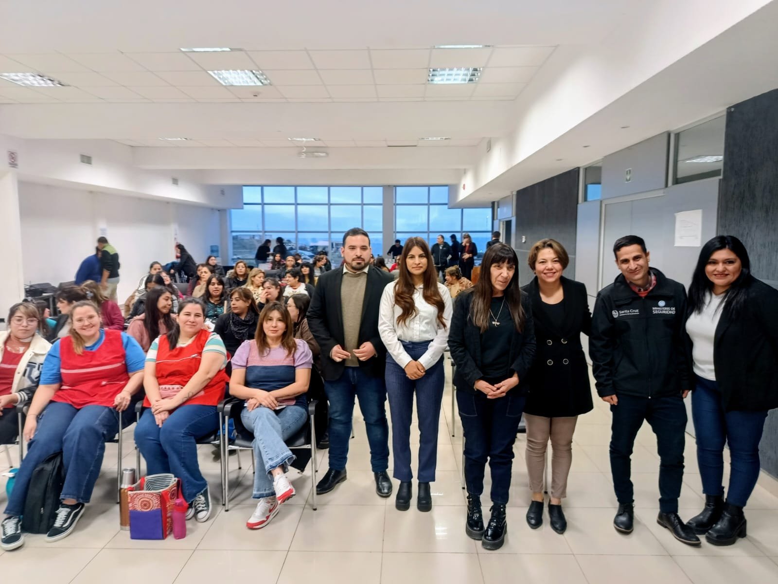 noticiaspuertosantacruz.com.ar - Imagen extraida de: https://www.elcaletense.net/detalle/32898/Caleta-Olivia:-importante-concurrencia-de-docentes-en-el-taller-de-bullying,-cyberbullying-y-grooming-