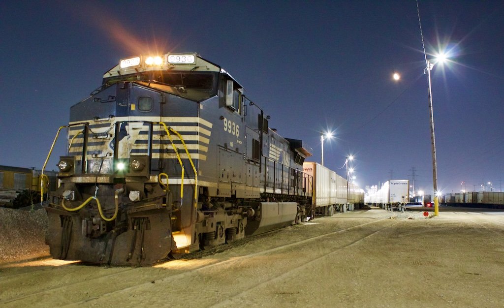 noticiaspuertosantacruz.com.ar - Imagen extraida de: https://finance.yahoo.com/news/norfolk-southern-roadrailer-trains-ride-213626491.html