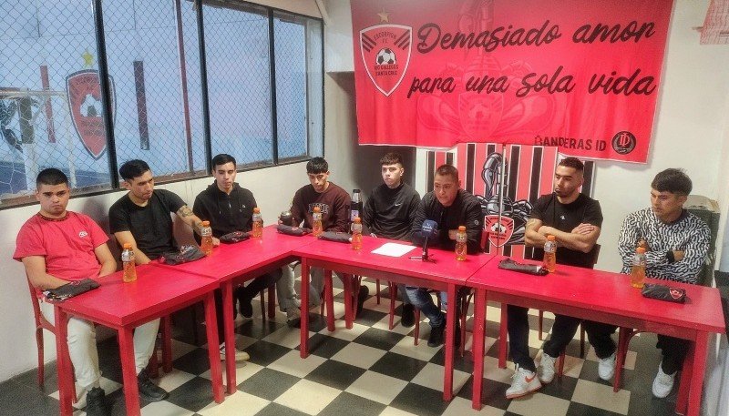 noticiaspuertosantacruz.com.ar - Imagen extraida de: https://www.tiemposur.com.ar/deporte/escorpion-fc-presento-en-sociedad-a-sus-refuerzos-para-el-clasificatorio-provincial