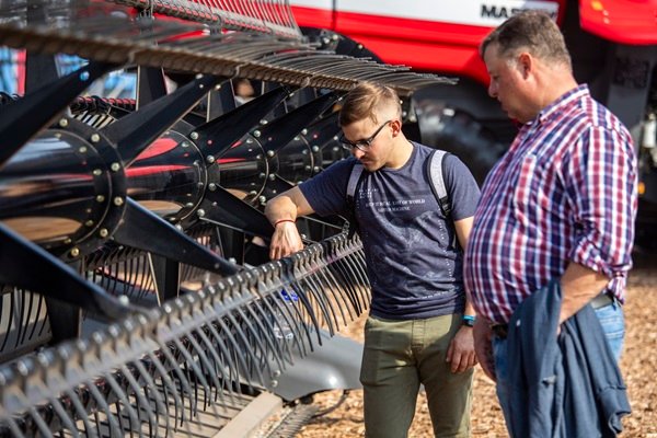 noticiaspuertosantacruz.com.ar - Imagen extraida de: https://news.agrofy.com.ar/noticia/210712/que-puede-pasar-maquinaria-y-insumos-agricolas-baja-impuesto-pais-reduccion-que