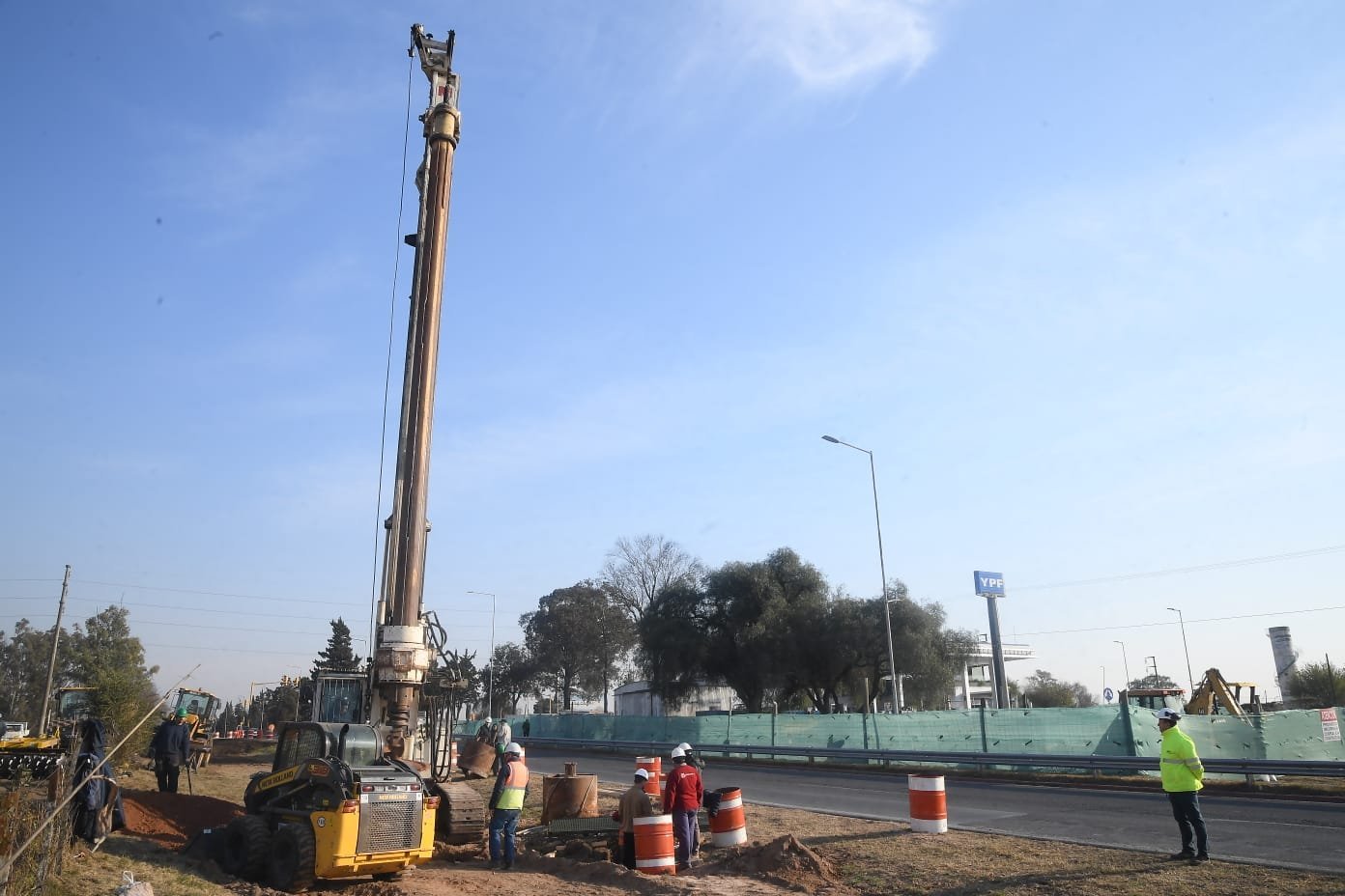 noticiaspuertosantacruz.com.ar - Imagen extraida de: https://elconstructor.com/cordoba-comenzo-la-obra-del-puente-para-salir-de-valle-escondido-hacia-ejercito-argentino/