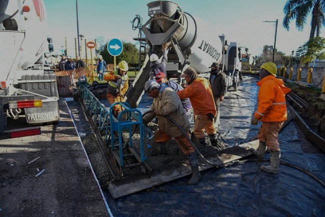 noticiaspuertosantacruz.com.ar - Imagen extraida de: https://elconstructor.com/avanzan-las-obras-de-infraestructura-sanitaria-y-vial-en-almirante-brown/