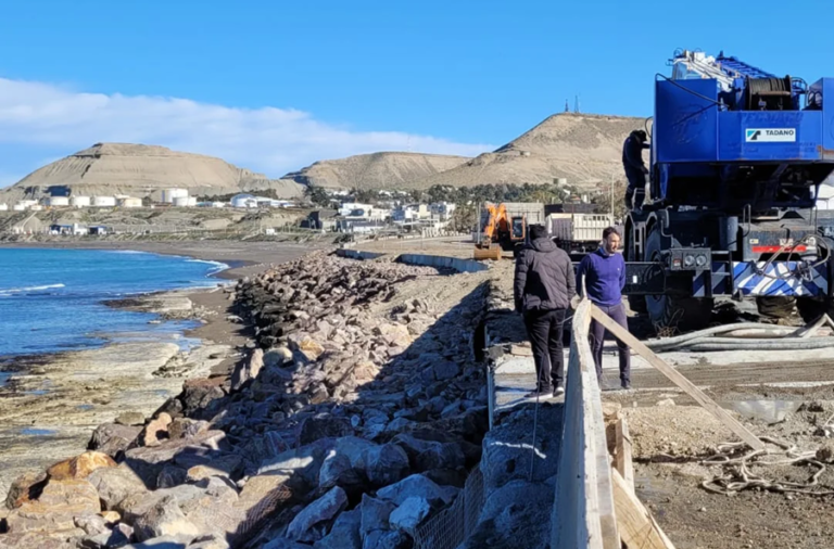 noticiaspuertosantacruz.com.ar - Imagen extraida de: https://elrompehielos.com.ar/avanzan-las-obras-de-proteccion-costera-para-comodoro-rivadavia