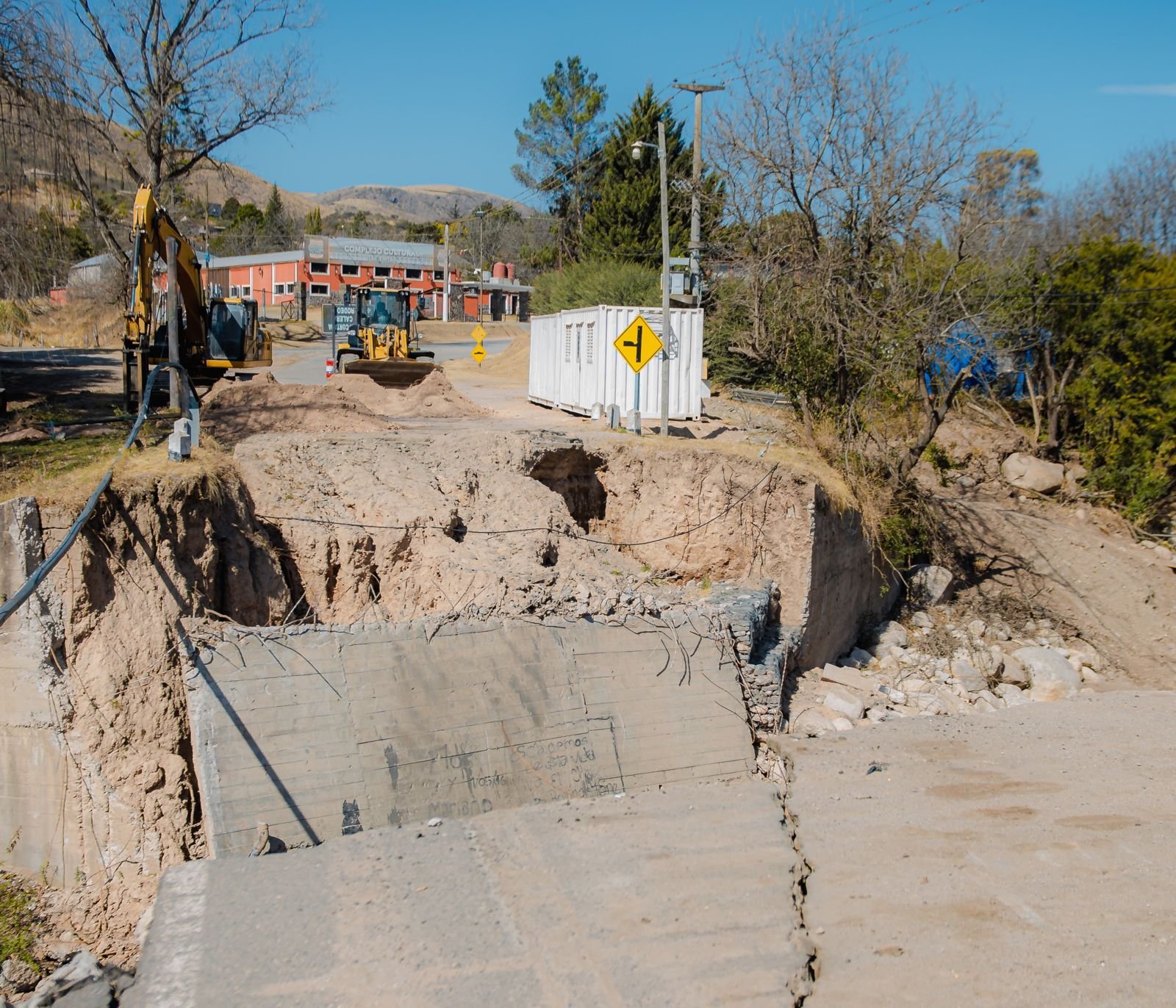 noticiaspuertosantacruz.com.ar - Imagen extraida de: https://elconstructor.com/catamarca-iniciaron-la-reconstruccion-del-puente-sobre-rio-las-juntas/