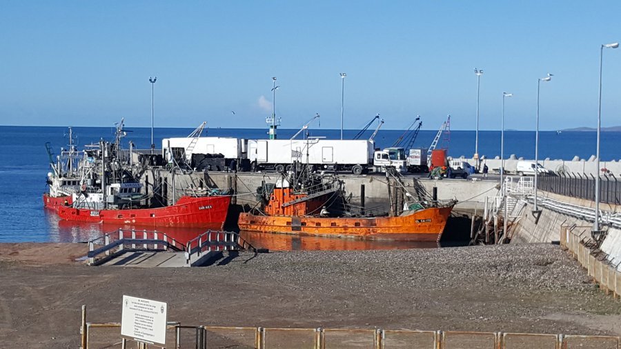 noticiaspuertosantacruz.com.ar - Imagen extraida de: https://pescare.com.ar/chubut-pesca-aprobo-la-disminucion-del-50-en-el-arancel-para-barcos-que-descarguen-en-camarones-y-rawson/