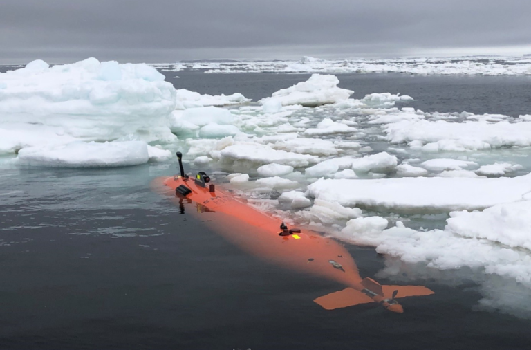 noticiaspuertosantacruz.com.ar - Imagen extraida de: https://elrompehielos.com.ar/con-un-sumergible-no-tripulado-logran-mapear-la-cara-oculta-del-deshielo-flotante-antartico