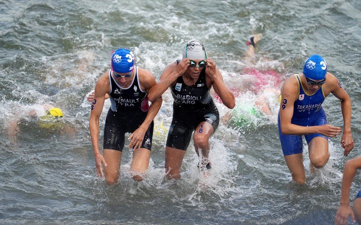 noticiaspuertosantacruz.com.ar - Imagen extraida de: https://flipr.com.ar/buenos-aires/conurbano/radiodogo/cronica-de-un-triatlon-polemico-en-los-juegos-olimpicos-de-paris-2024-nadar-en-el-sena-bajo-amenaza-de-contaminacion-y-una-largada-a-medias/