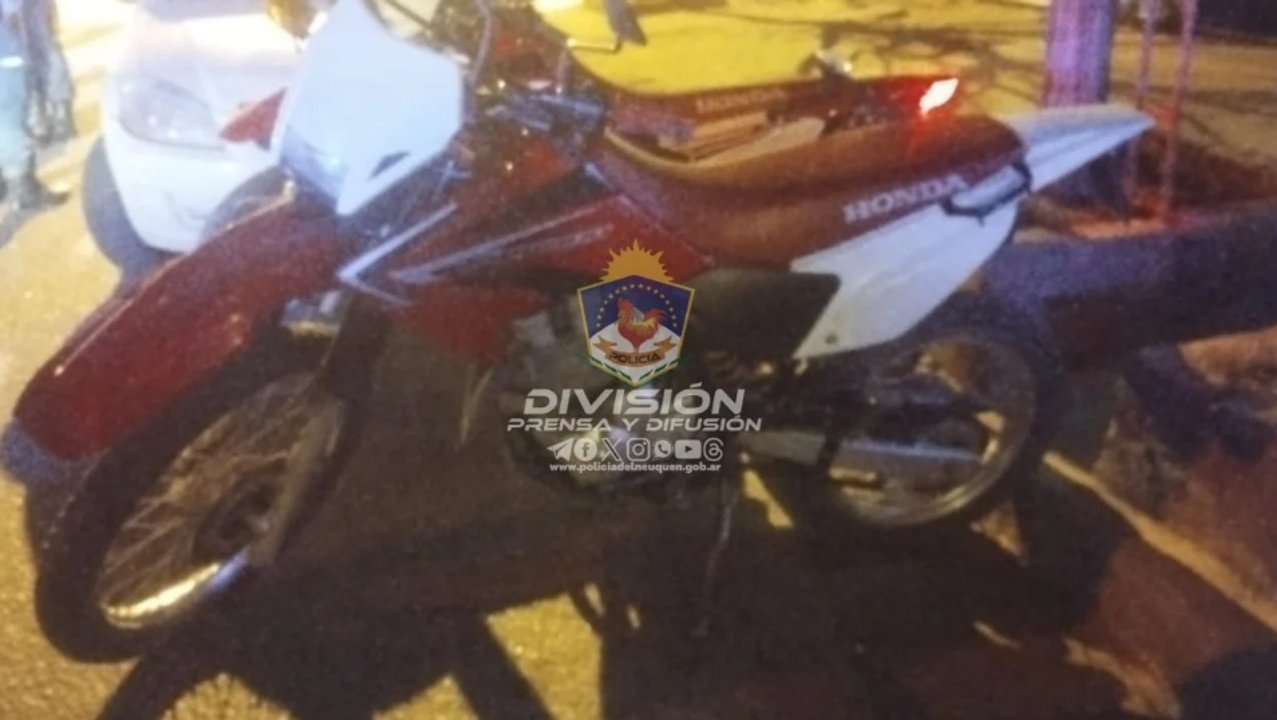 noticiaspuertosantacruz.com.ar - Imagen extraida de: https://adnsur.com.ar/policiales---judiciales/manejaban-dos-motos-robadas--chocaron-contra-un-auto-y-escaparon-caminando_a66dc38b2d59a1cfa5c25f047