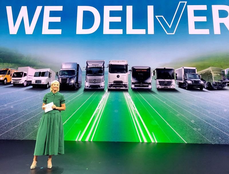 noticiaspuertosantacruz.com.ar - Imagen extraida de: https://finance.yahoo.com/news/truckmakers-ready-electric-charging-130551311.html