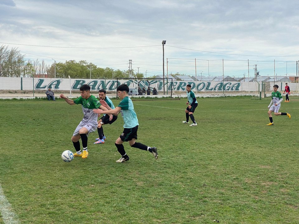 noticiaspuertosantacruz.com.ar - Imagen extraida de: https://adnsur.com.ar/deportes/triunfos-de-petroquimica--saavedra--palazzo-y-huracan--los-resultados-del-futbol-comodorense_a66de1cfa15c8c1c3f99193b3