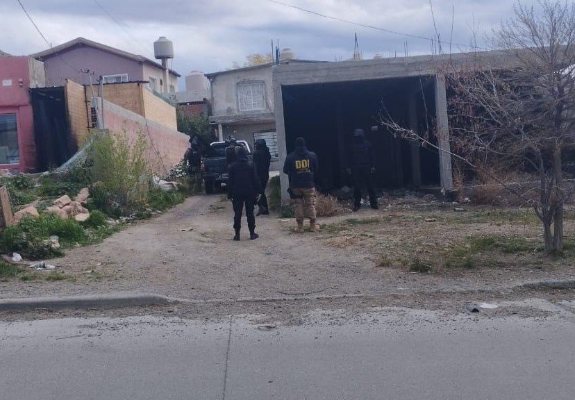 noticiaspuertosantacruz.com.ar - Imagen extraida de: https://www.elcaletense.net/detalle/33358/La-DDI-allanÃ³-una-casa-de-Caleta-Olivia-debido-a-un-incendio-intencional-