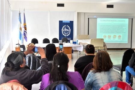 noticiaspuertosantacruz.com.ar - Imagen extraida de: https://noticias.santacruz.gob.ar/gestion/salud-y-ambiente/item/31586-realizaron-capacitacion-para-cuidadores-de-adultos-mayores-en-rio-gallegos