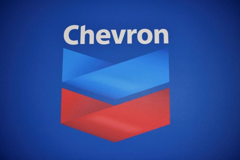 noticiaspuertosantacruz.com.ar - Imagen extraida de: https://finance.yahoo.com/news/chevron-transports-non-essential-personnel-144145417.html