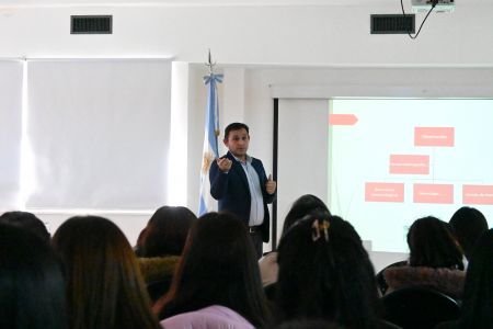 noticiaspuertosantacruz.com.ar - Imagen extraida de: https://noticias.santacruz.gob.ar/gestion/salud-y-ambiente/item/31434-salud-y-la-unpa-brindaron-una-capacitacion-en-el-hospital-regional-de-rio-gallegos