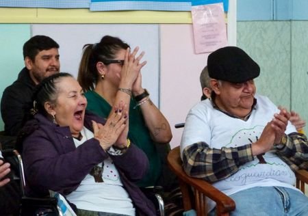 noticiaspuertosantacruz.com.ar - Imagen extraida de: https://noticias.santacruz.gob.ar/gestion/desarrollo-social/item/31336-residentes-del-zumalacarregui-presentes-en-la-promesa-de-los-ecoguardianes