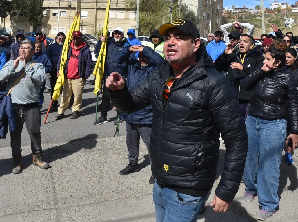 noticiaspuertosantacruz.com.ar - Imagen extraida de: https://www.elpatagonico.com/municipales-resolvieron-otro-paro-agitada-asamblea-n6063784