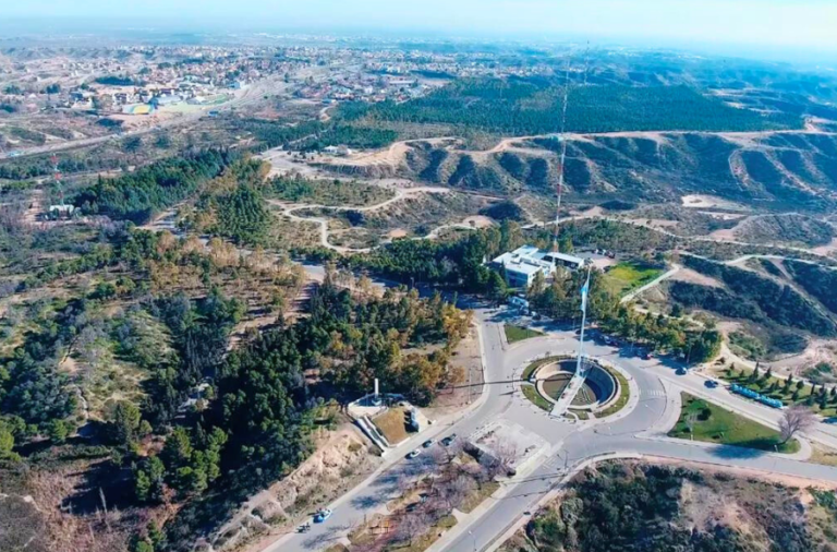 noticiaspuertosantacruz.com.ar - Imagen extraida de: https://elrompehielos.com.ar/proyectan-instalar-fotomultas-ambientales-en-el-parque-norte-de-neuquen-para-controlar-la-basura