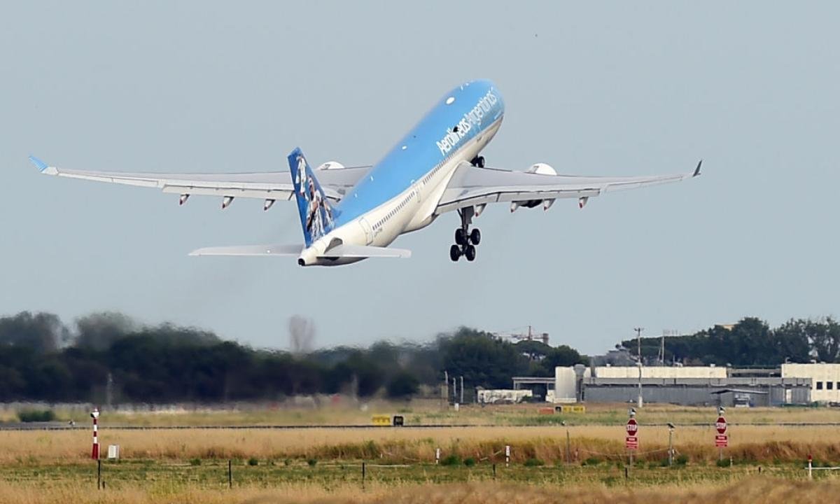 noticiaspuertosantacruz.com.ar - Imagen extraida de: https://www.huffingtonpost.es//sociedad/el-esperado-avion-segunda-mano-iberia-cae-manos-ejercito.html