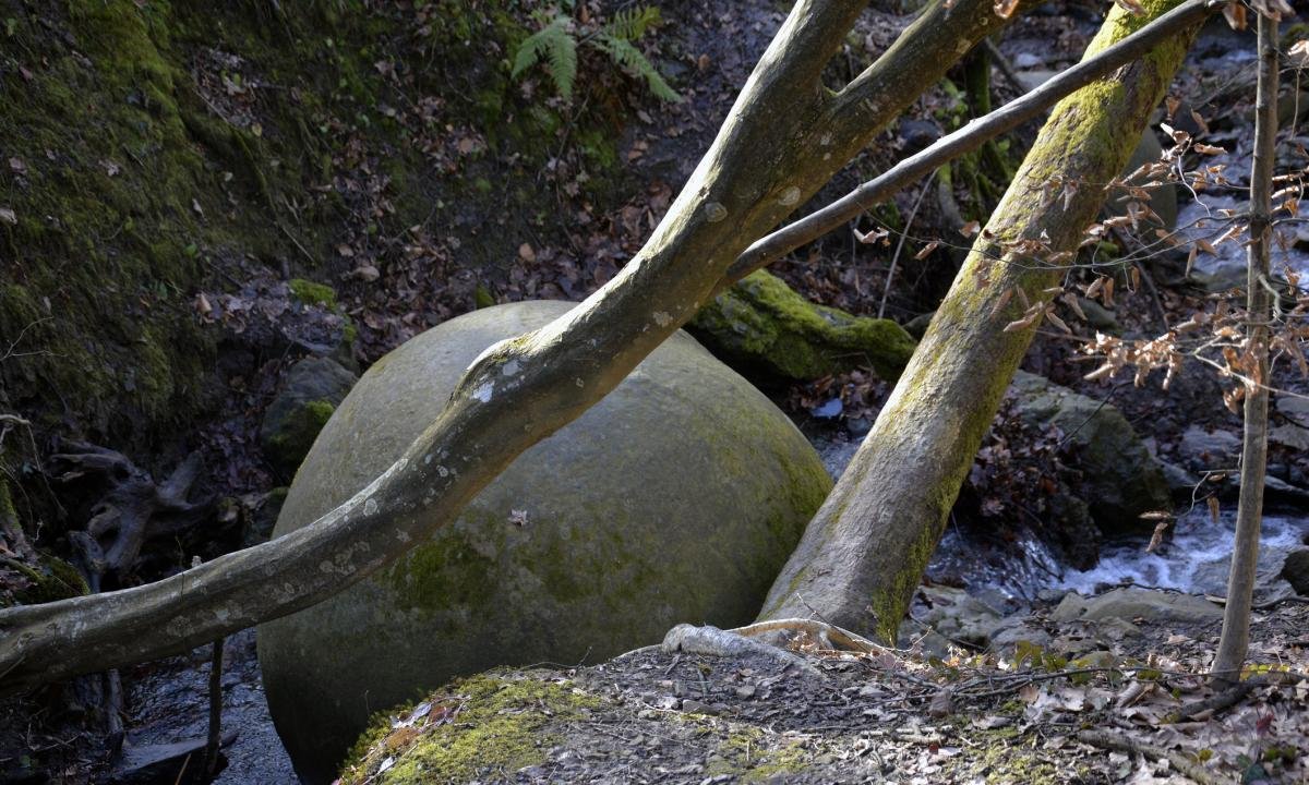 noticiaspuertosantacruz.com.ar - Imagen extraida de: https://www.huffingtonpost.es//global/las-gigantes-esferas-piedras-repartidas-mundo-convierten-mayores-misterios-humanidad.html