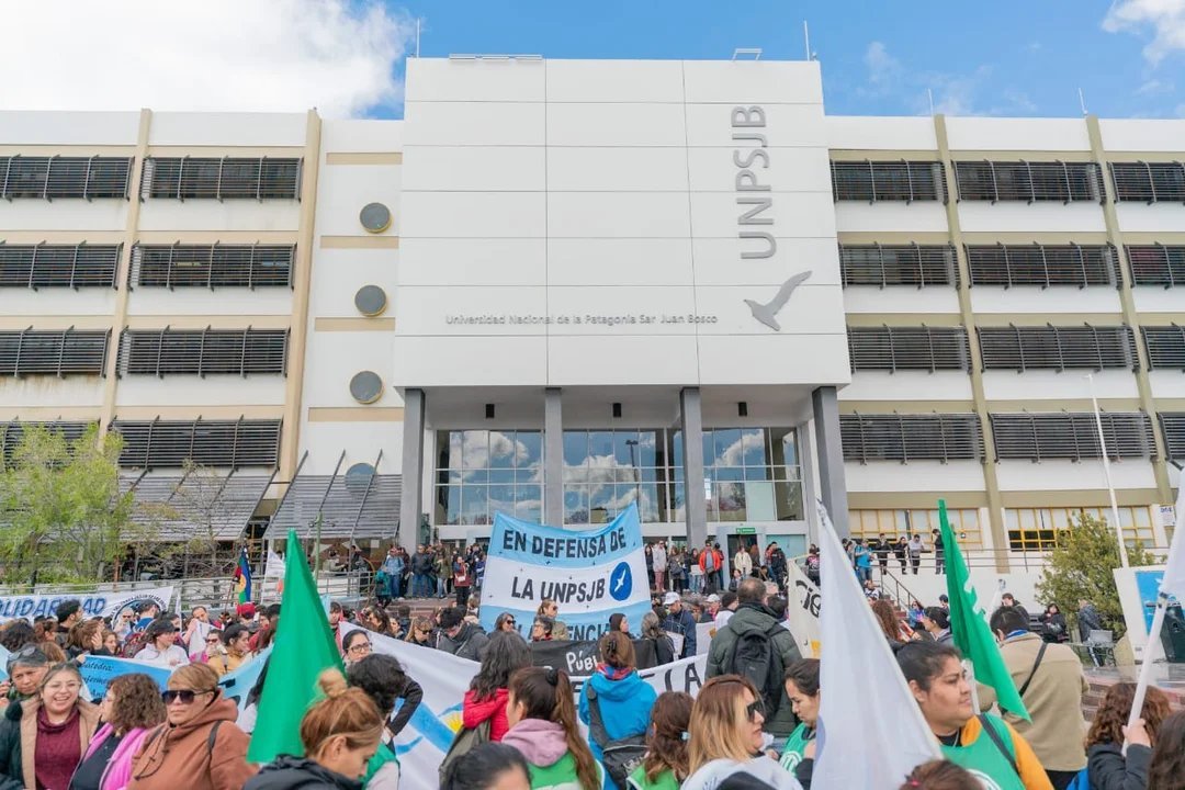 noticiaspuertosantacruz.com.ar - Imagen extraida de: https://adnsur.com.ar/sociedad/el-gobierno-anuncio-un-aumento-del-6-8--a-docentes-universitarios--el-gremio-rechazo-la-propuesta_a6704a637523ee5e29b2b066c