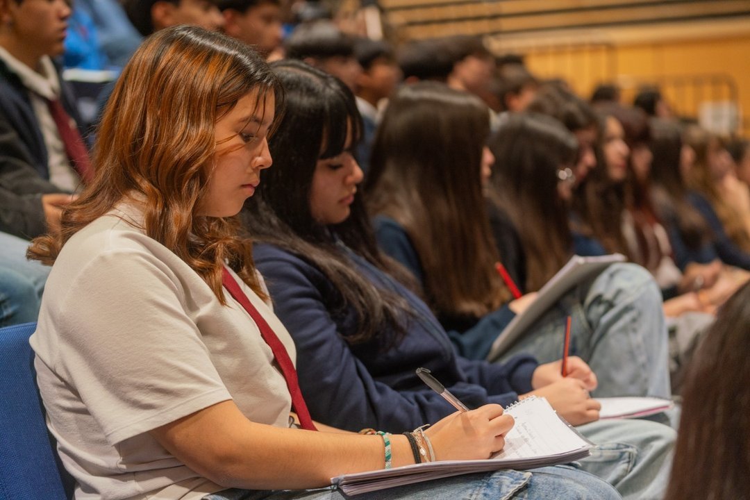 noticiaspuertosantacruz.com.ar - Imagen extraida de: https://adnsur.com.ar/sociedad/comodoro--brindaran-una-clase-sobre-conciencia-ambiental-a-mas-de-400-alumnos-del-secundario_a670d81d7bbc6b4032cb8ab1f