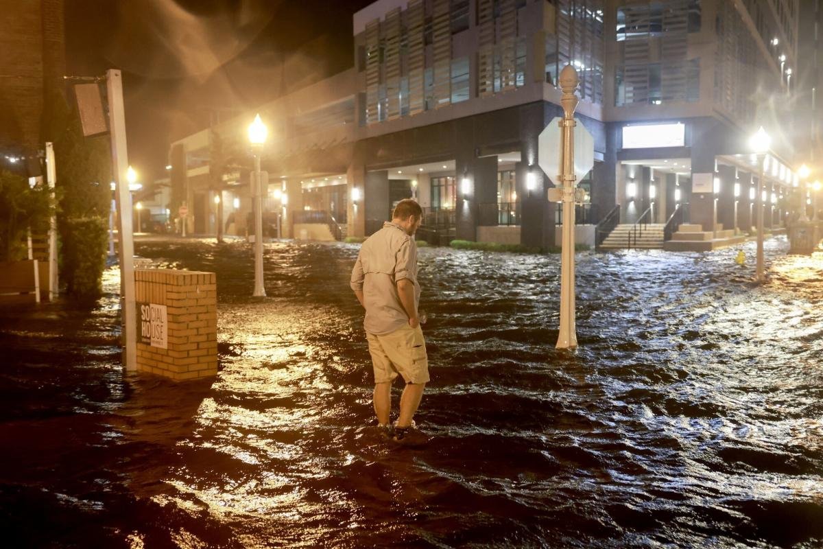 noticiaspuertosantacruz.com.ar - Imagen extraida de: https://finance.yahoo.com/news/hurricane-milton-makes-landfall-florida-003542225.html