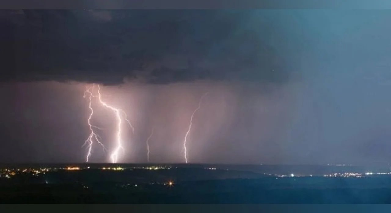 noticiaspuertosantacruz.com.ar - Imagen extraida de: https://adnsur.com.ar/sociedad/domingo-de-tormentas-en-trelew-y-puerto-madryn_a67144f8a5bcd6445ee5443f6