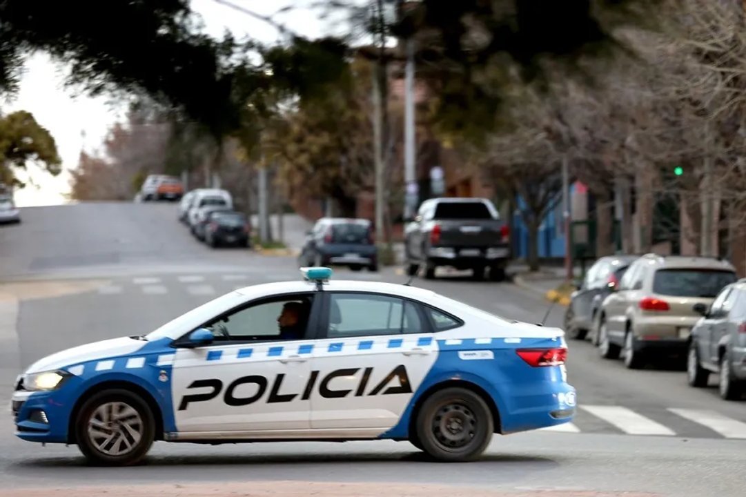 noticiaspuertosantacruz.com.ar - Imagen extraida de: https://adnsur.com.ar/policiales---judiciales/golpe-al-narcomenudeo-en-la-patagonia--arrestaron-al-hermano-de-un-policia-_a6717a669cde7adaab80c3bdc