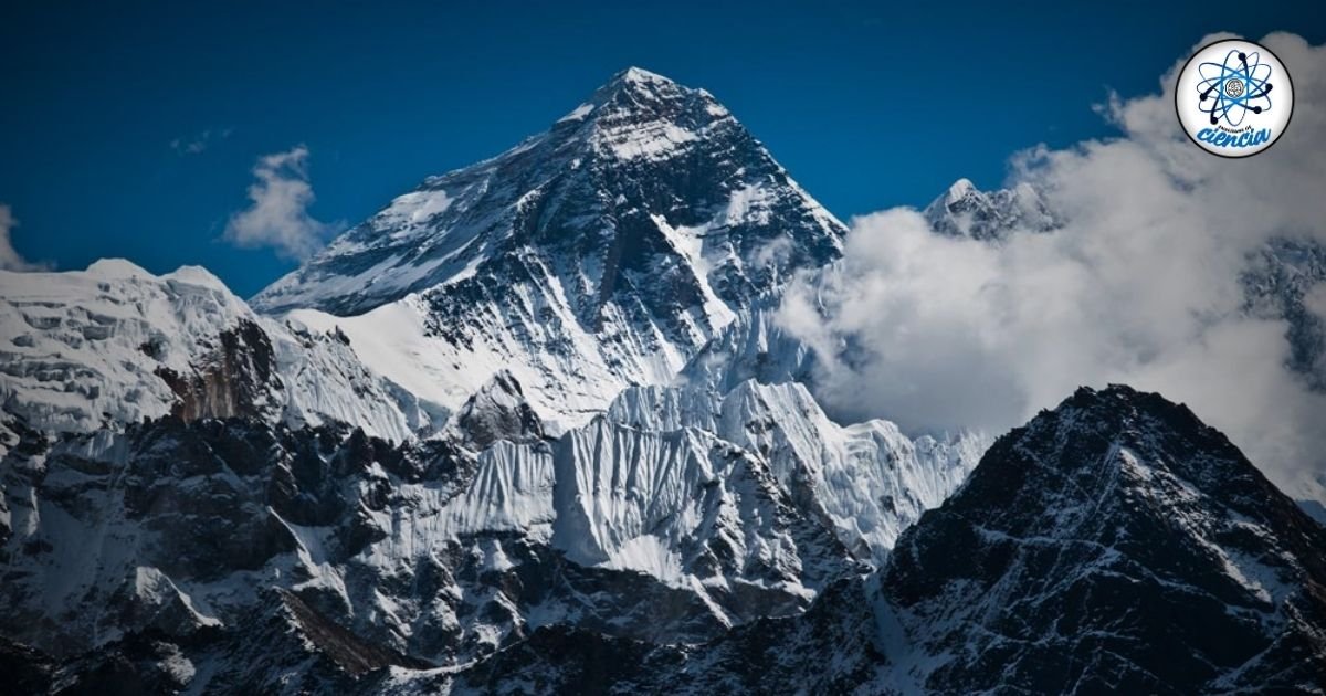 noticiaspuertosantacruz.com.ar - Imagen extraida de: https://ensedeciencia.com/2024/10/02/el-monte-everest-sigue-creciendo-y-los-cientificos-aun-se-preguntan-cual-es-la-explicacion/