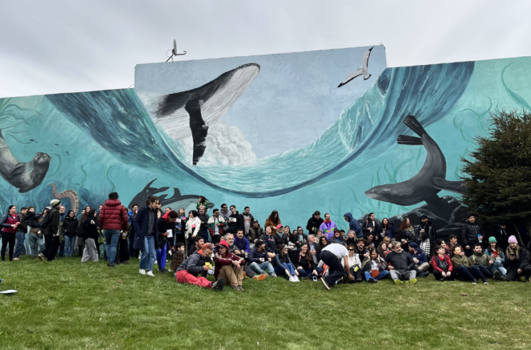 Mural de Mercedes Chiesa conecta con la vida marina y promueve su protección