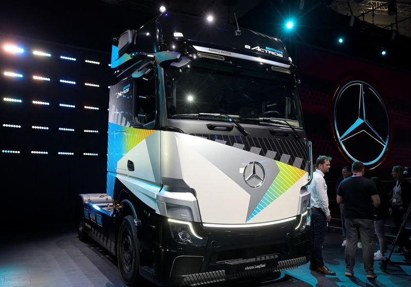 noticiaspuertosantacruz.com.ar - Imagen extraida de: https://finance.yahoo.com/news/daimler-truck-q3-sales-drop-081508147.html