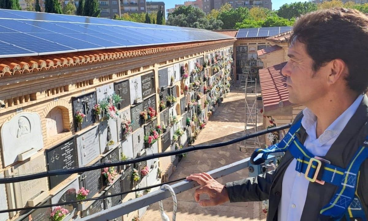 noticiaspuertosantacruz.com.ar - Imagen extraida de: https://www.huffingtonpost.es//sociedad/asombroso-proyecto-convertir-cementerio-espanol-parque-fotovoltaico-muertebr.html