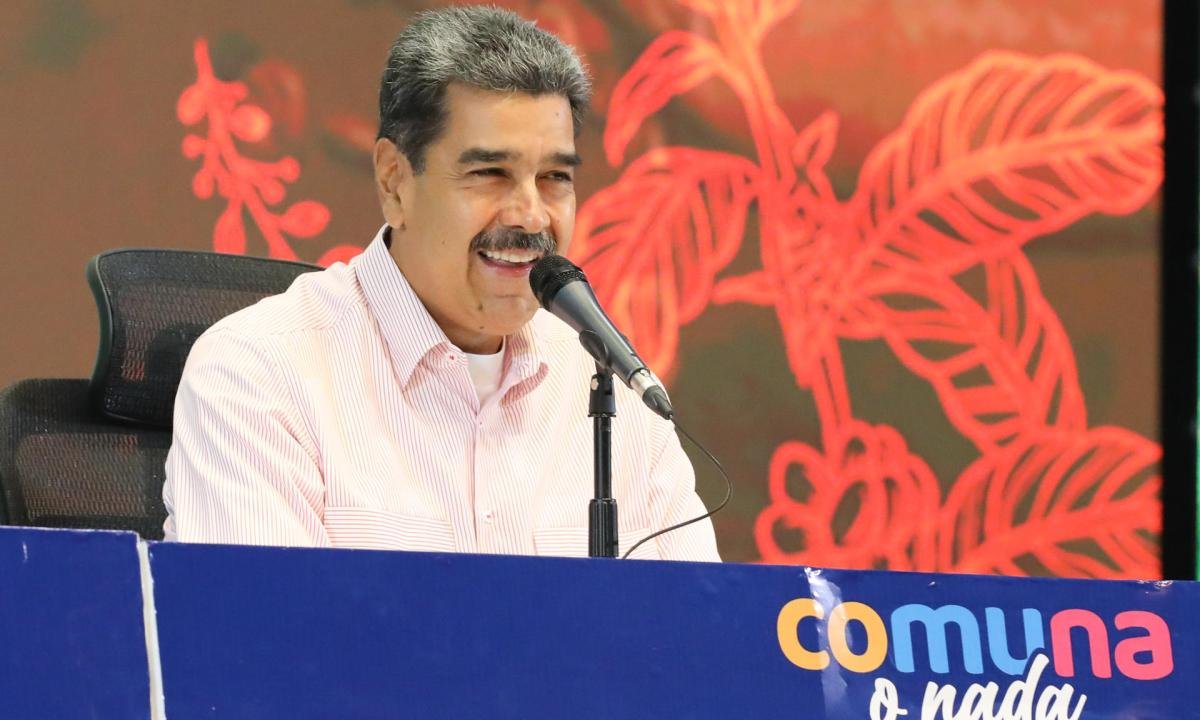 noticiaspuertosantacruz.com.ar - Imagen extraida de: https://www.huffingtonpost.es//global/nicolas-maduro-dice-corina-machado-huyo-espana-niega-estoy-aqui-venezuela.html