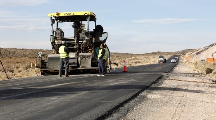 noticiaspuertosantacruz.com.ar - Imagen extraida de: https://www.construar.com.ar/2024/10/sin-financiamiento-nacional-neuquen-activo-la-obra-publica/