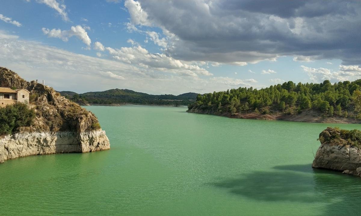 noticiaspuertosantacruz.com.ar - Imagen extraida de: https://www.huffingtonpost.es//sociedad/estos-embalses-paso-quedar-inutilizados-sequia.html